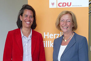 Dr. Tamara Zieschang mit Wissenschaftsministerin Prof. Dr. Johanna Wanka 